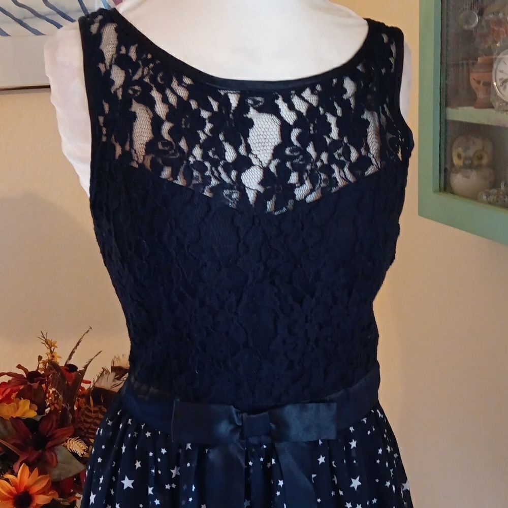 B. SMART Dress - Picture 2 of 13